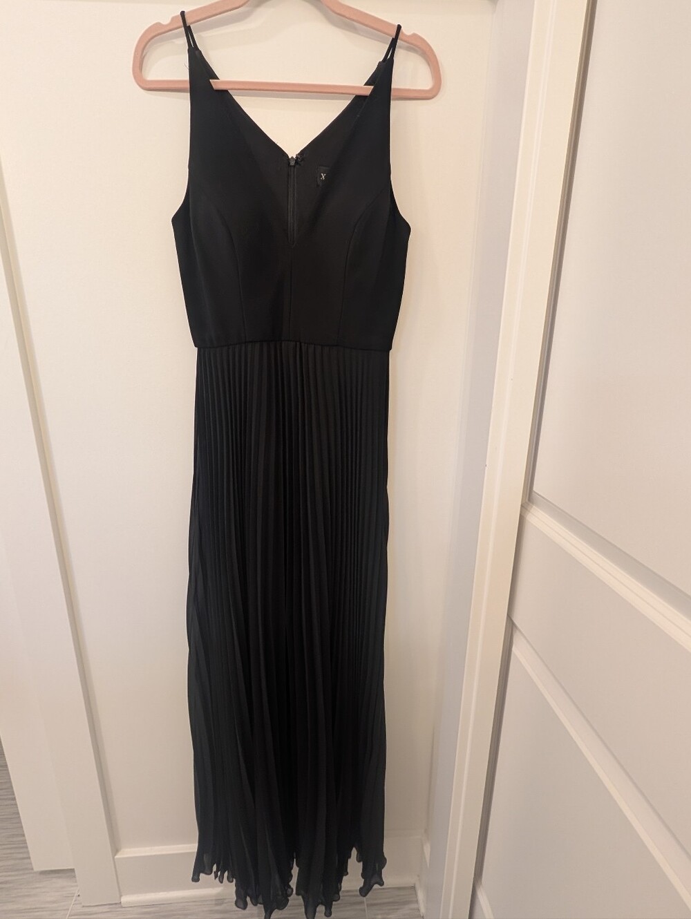 Xscape Black Pleated V-Neck Midi Dress - Picture 2 of 5